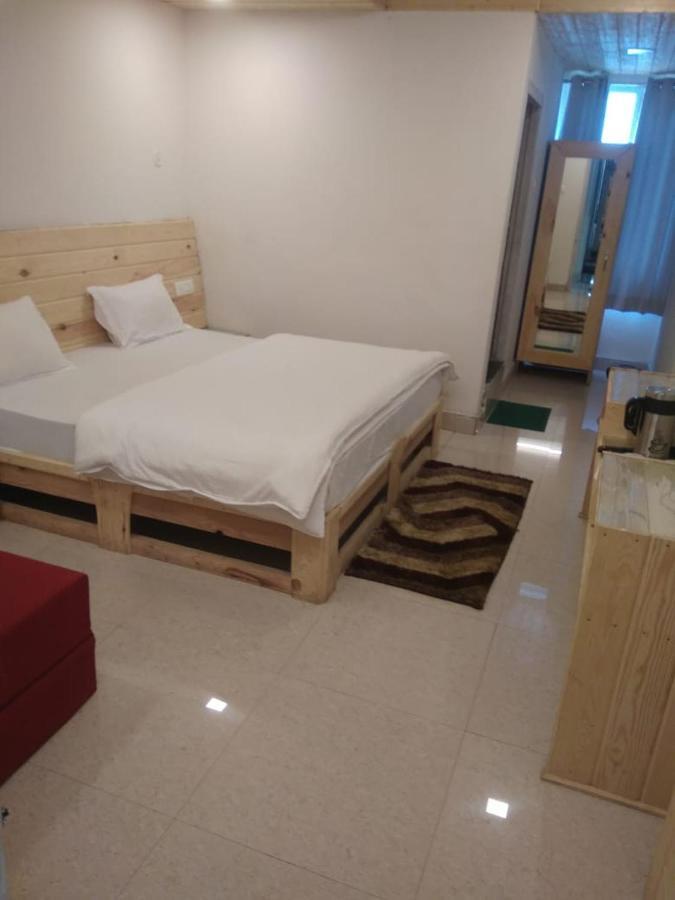 Hotel Charanpaduka Badrinath Dış mekan fotoğraf